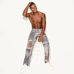 The Dad Jean, Bandana 7 The Dad Jean, Bandana -Online Clothing Store 14M 537000 6860115443809 DAD JEAN MENS BANDANA 22950 WEBSIZE d5db1dad 81da 482b a58e 83bade163a34