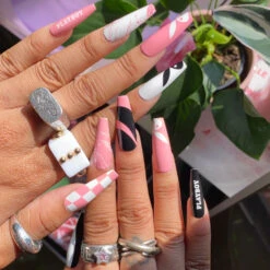 Press-on Nails -Online Clothing Store image0 4 1